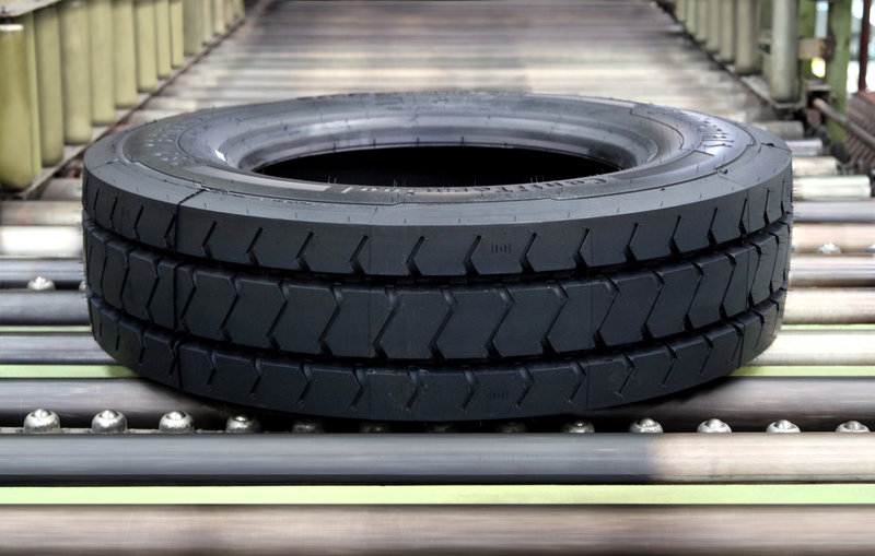 Odolná radiální pneumatika je vhodná na náročné použití v přístavech.