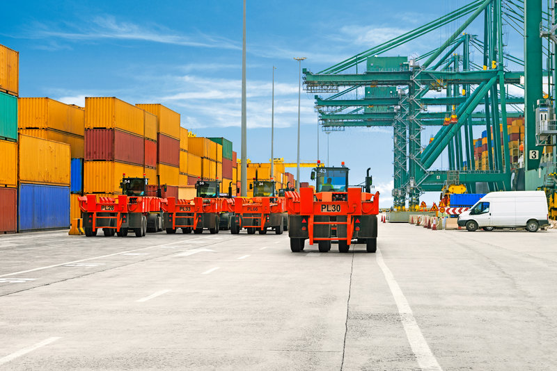 Hlavně ve velkých přístavech se často jezdí na delších trasách mezi lodí a prostorem pro skladování kontejnerů – a vozidla jsou extrémně zatížena. 