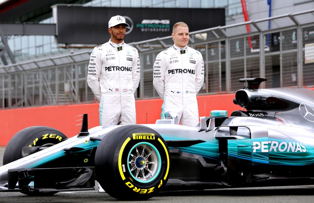 DB Schenker zajišťuje hladký průběh příprav i samotného závodu, aby se mohli týmoví jezdci Lewis Hamilton a Valtteri Bottas pokaždé znovu bezstarostně postavit na start