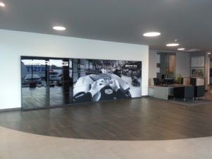Společnost Fa RENE otevřela v Hradci Králové nejmodernější showroom vozů Mercedes-Benz v České republice