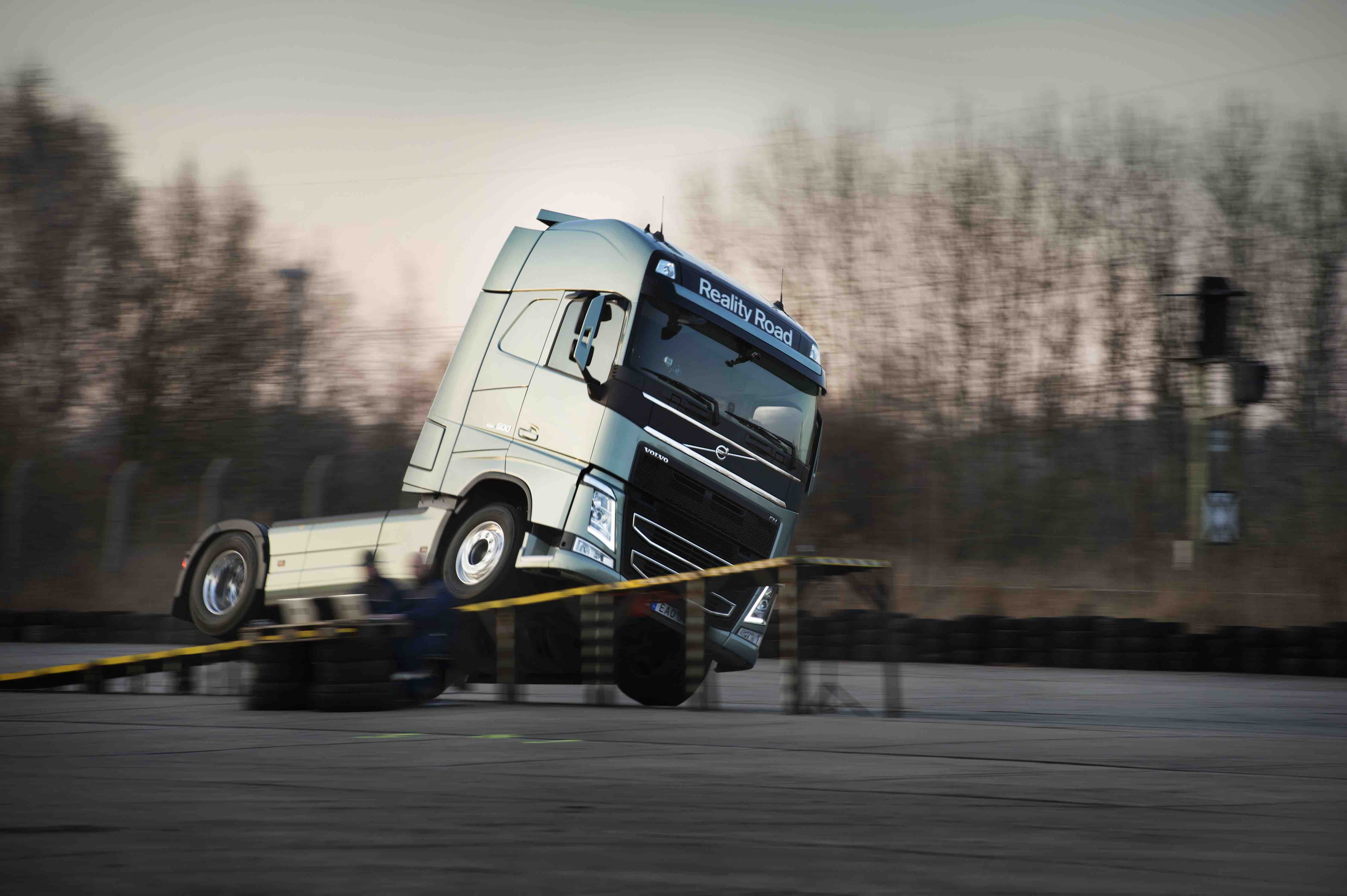 Машина дальнобойщика. Вольво 2015 Truck. Вольво грузовик дальнобойный. Volvo грузовые 2015. Фура Вольво Дальнобой.