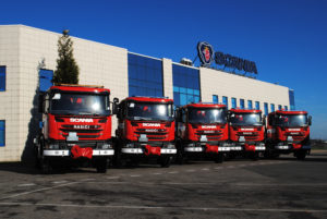 Scania předala hasičům 19 nových nosičů kontejnerů těžké hmotnostní kategorie