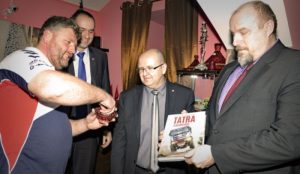 Unikátní kniha „Tatra v hlavní roli“ byla pokřtěna