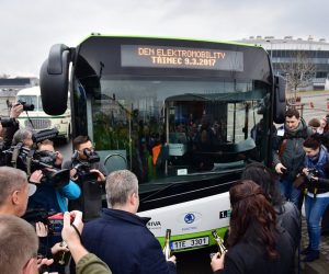 10 nových elektrobusů jezdí v Třinci