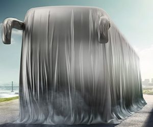 Mercedes-Benz za pár dní představí novinku – Tourismo RHD