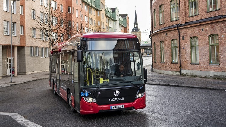 Bezdrátově nabíjené autobusy - Scania