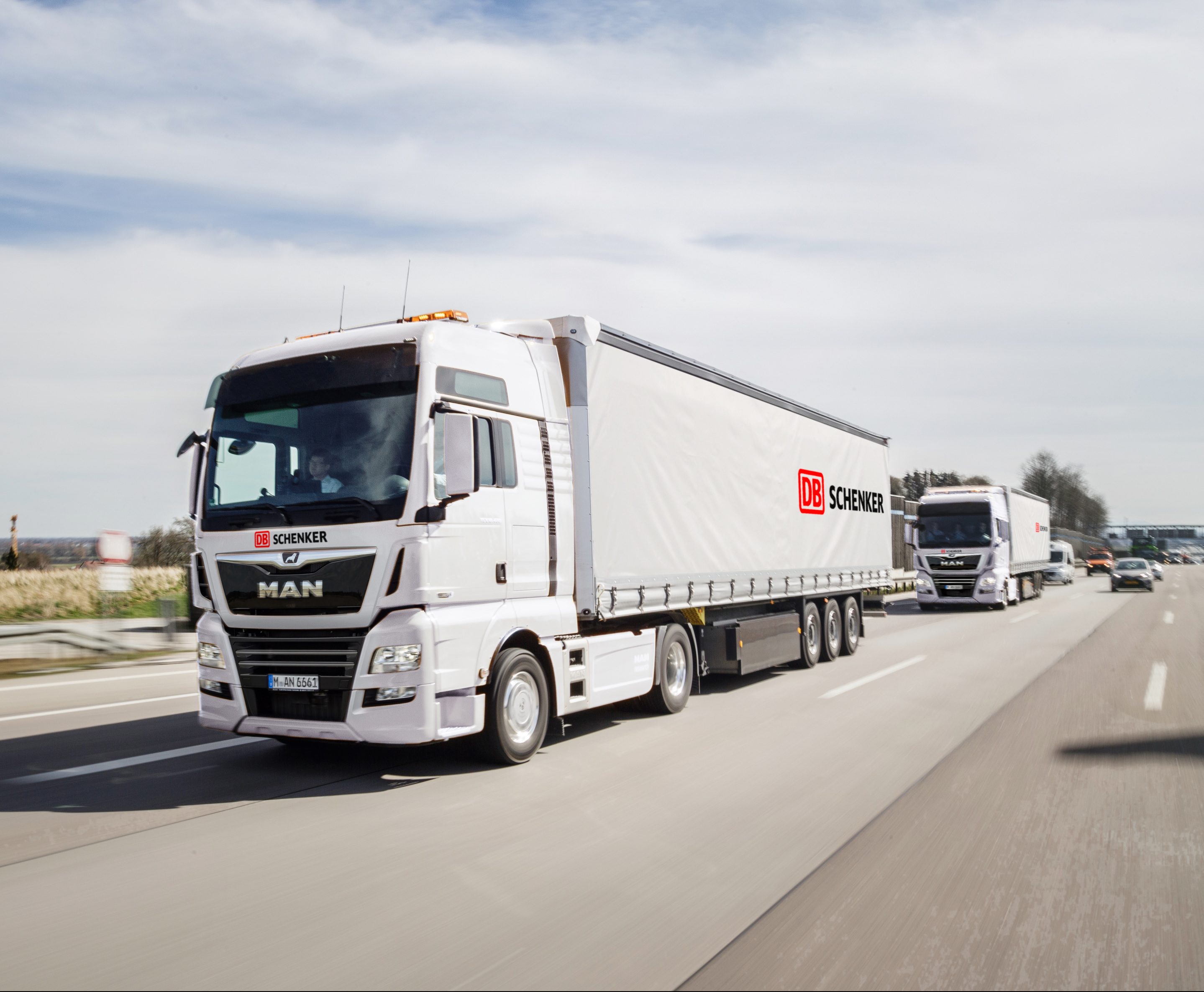 Взять в аренду грузовую без водителя. DB Schenker Грузовики. Ман магистральный тягач. Фура DB Schenker. Перевозчик Schenker.