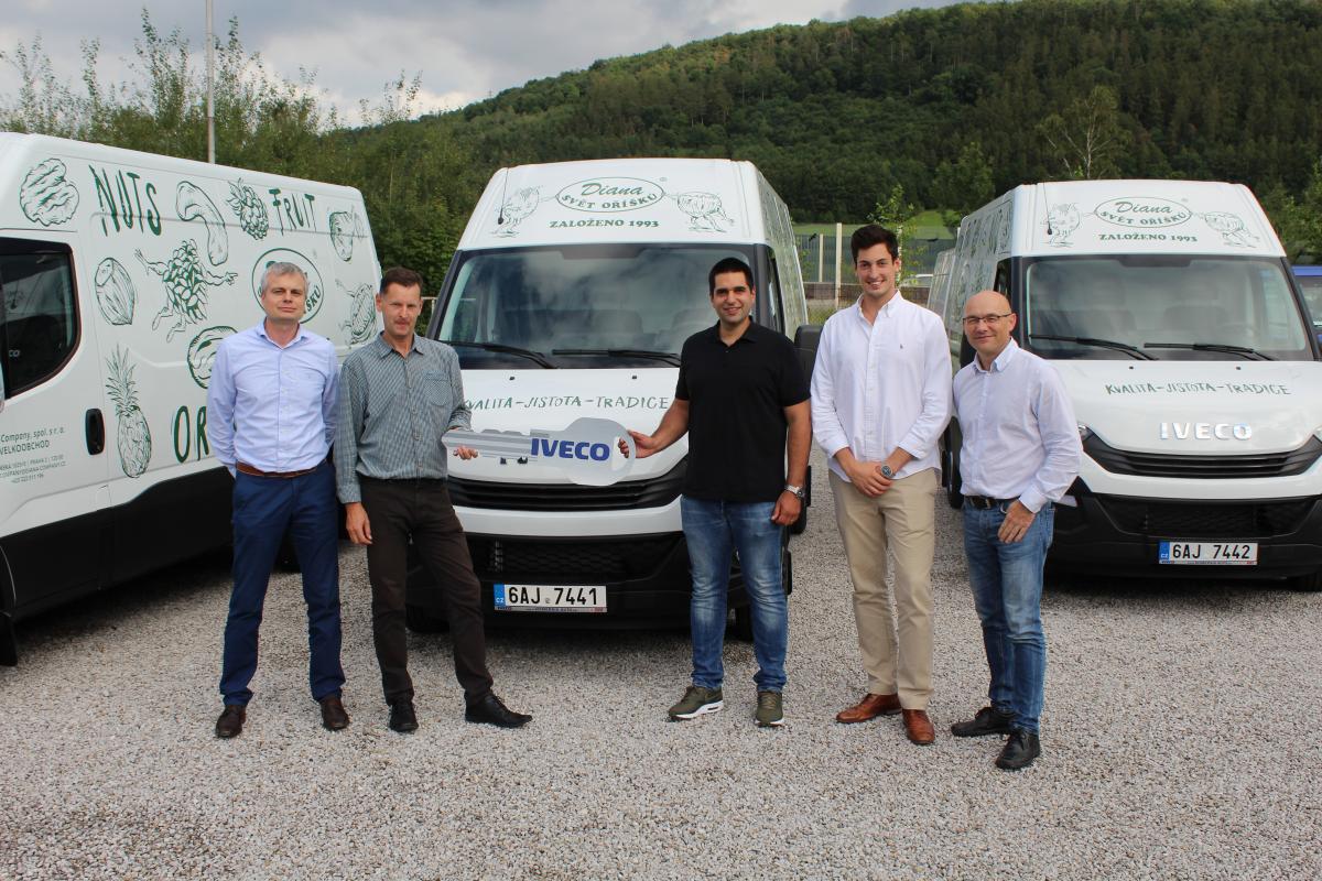 Iveco předává nové vozy Daily firmě Diana Company