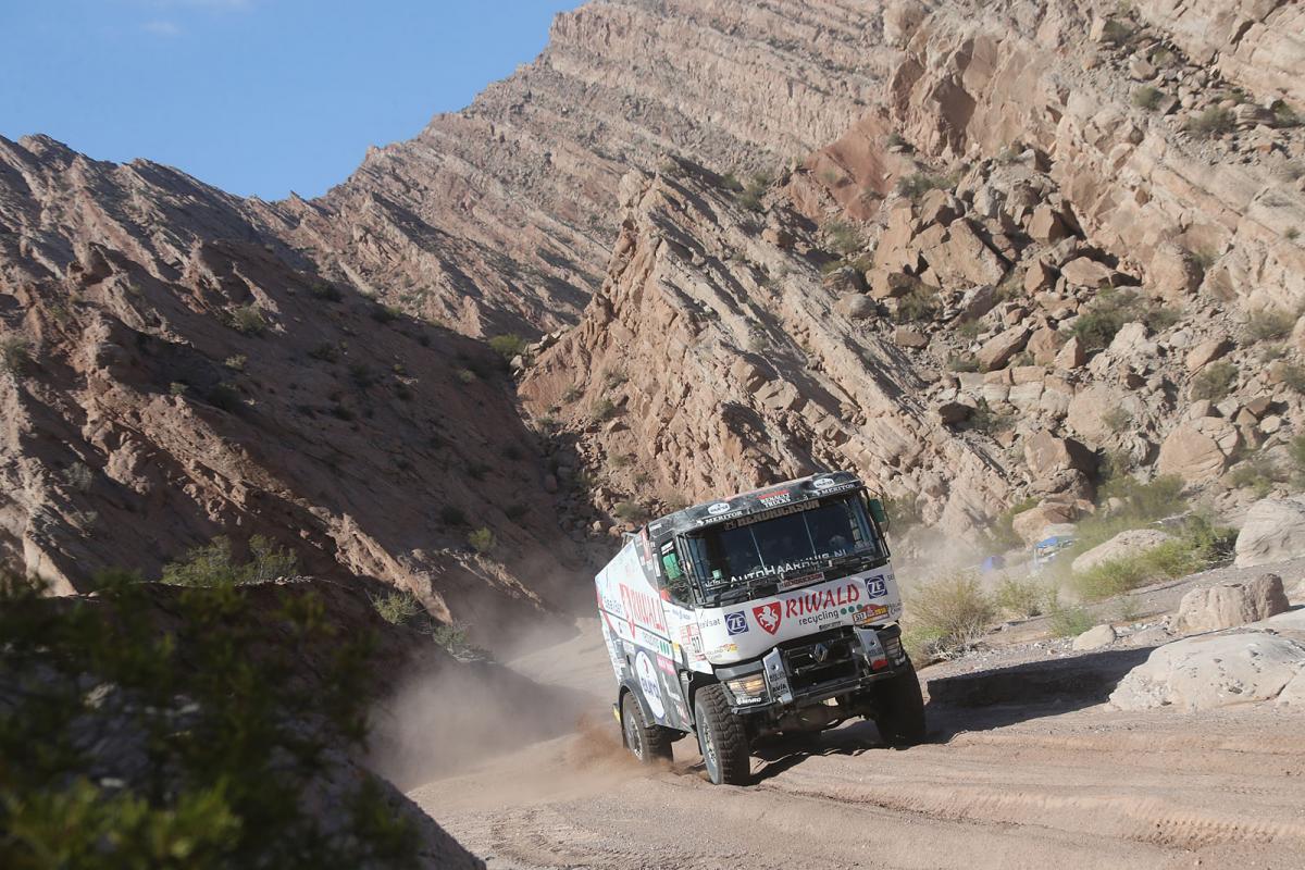 Nejdelší měřenou etapu musely posádky Rally Dakar zvládnout během 12.  závodního dne