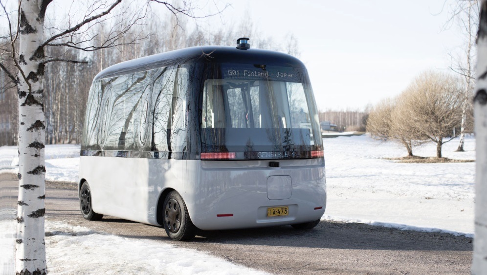 Nokian Hakkapeliitta u autobusu autonomního Gacha