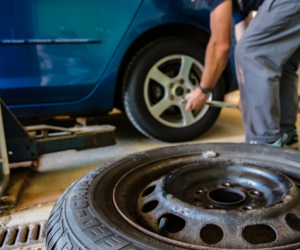 Kdy by měl pneuservis odmítnout opravu pneumatiky?