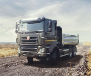 Automobilka Tatra Trucks půjčila hasičům nákladní vozy na odklízení suti na jižní Moravě