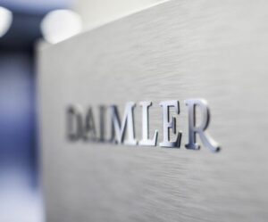 Odštěpení společnosti Daimler Truck a změna názvu firmy Daimler AG