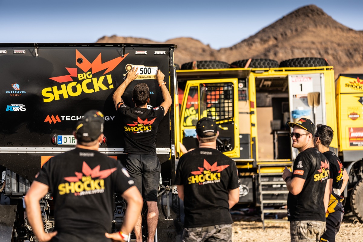 Tým Big Shock Racing v Maroku