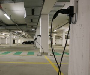 Parkování a nabíjení: DKV Mobility spolupracuje s MAHLE chargeBIG