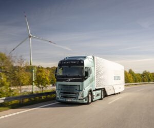 Volvo Trucks v Německu demonstruje schopnost svých těžkých elektrických nákladních vozidel na dlouhé vzdálenosti