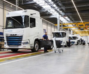 Firma DAF oficiálně otevřela novou výrobní halu pro montáž elektrických vozidel