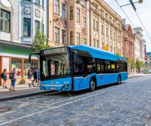 Solaris je po první polovině roku 2023 lídrem evropského trhu s elektrobusy
