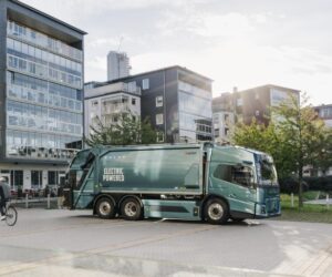 Volvo představuje Volvo FM Low Entry – první nákladní vozidlo s elektrickým pohonem a nízkou kabinou