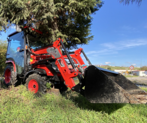 ZETOR rozšiřuje řadu COMPAX CL o kabinovou verzi a nové čelní nakladače