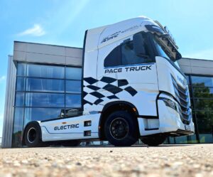 IVECO udává tempo udržitelného závodění s průkopnickým ePaceTruckem