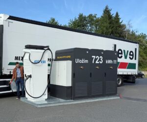 SGEF nabízí financování inovativní nabíjecí stanice pro elektrobusy a elektrotrucky