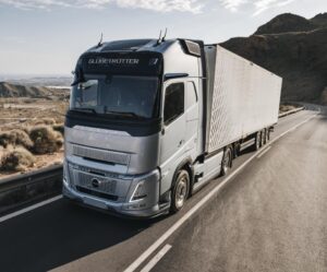 Společnost Volvo Trucks uvádí na trh vylepšený systém Volvo Dynamic Steering
