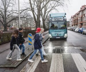 Volvo Trucks zavádí automatické omezení rychlosti pro zvýšení bezpečnosti – Safety Zones