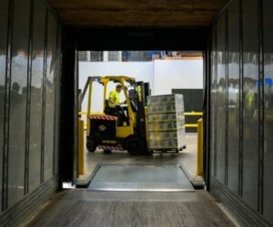 Pokuta 100 eur za hodinu čekání na nakládací a vykládací rampě