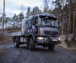 Volvo Trucks uvádí na trh vylepšený model nákladního vozidla Volvo FL 4×4