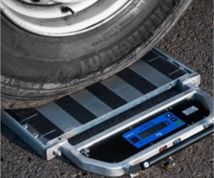 V Evropě se zintenzivňují kontroly nákladních vozidel. Jak probíhají a jaké sankce hrozí za překročení povolené hmotnosti?