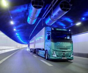 Volvo Trucks uvádí nové elektrické vozidlo pro 80tunové soupravy